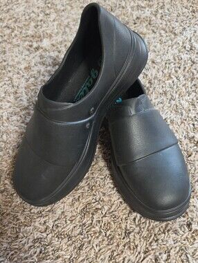 Gales - Black Slip-On Comfort Shoes for Nurses/Doctors